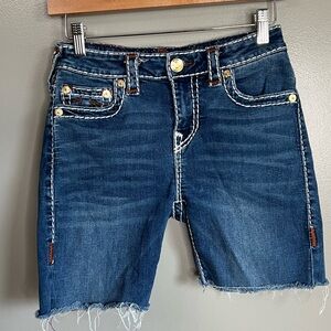 True Religion Billie‎ mid rise straight cut off jean shorts size 26 distressed